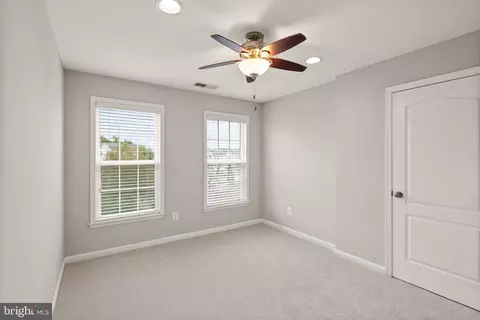 Bedroom - 42463 Patrick Wayne Sq, Broadlands, VA 20148 photo 2 of 4