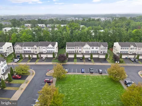 View/Area - 42463 Patrick Wayne Sq, Broadlands, VA 20148 photo 3 of 4