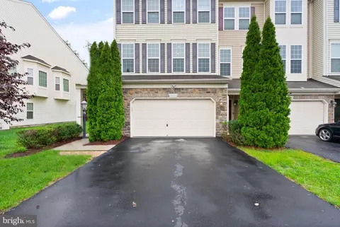 Exterior - 42463 Patrick Wayne Sq, Broadlands, VA 20148 photo 6 of 10