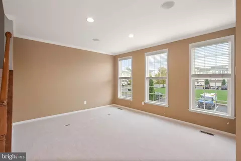 Living - 42463 Patrick Wayne Sq, Broadlands, VA 20148 photo 5 of 9