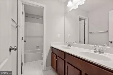 Entry Way - 42463 Patrick Wayne Sq, Broadlands, VA 20148 photo 8 of 10