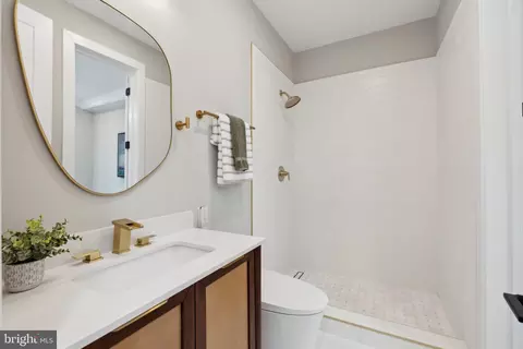 20820 Grainery Ct, Ashburn, VA 20147 photo 23