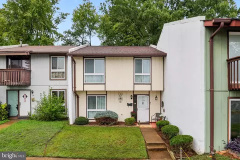 136 Richland Cir, Sterling, VA 20164