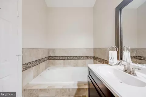 43245 Clearnight Ter, Ashburn, VA 20147 photo 29