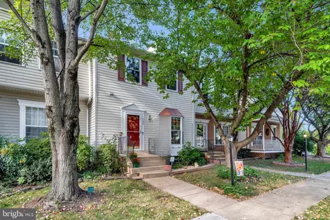 525 Breckinridge Sq SE, Leesburg, VA 20175