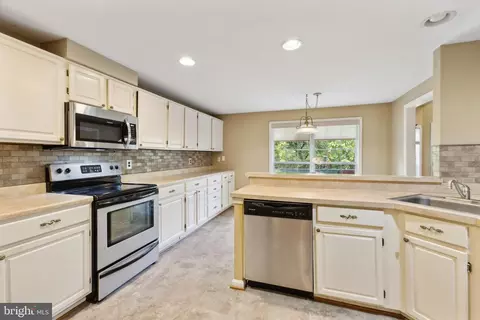 Kitchen - 21111 Crocus Ter, Ashburn, VA 20147 photo 1 of 2