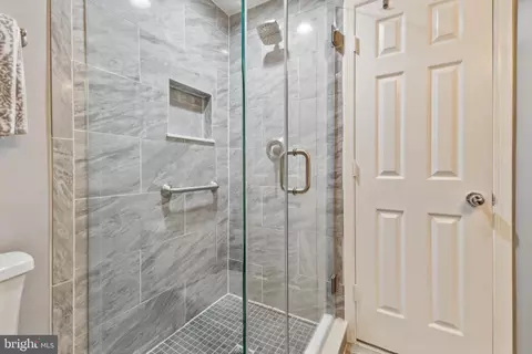 Bath - 21111 Crocus Ter, Ashburn, VA 20147 photo 2 of 4