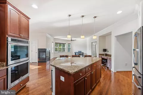 42385 Guildhall Dr, Ashburn, VA 20148 photo 9