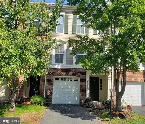 43072 Hunters Green Sq, Broadlands, VA 20148