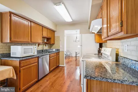 2 Barnswallow Ct, Sterling, VA 20164 photo 11