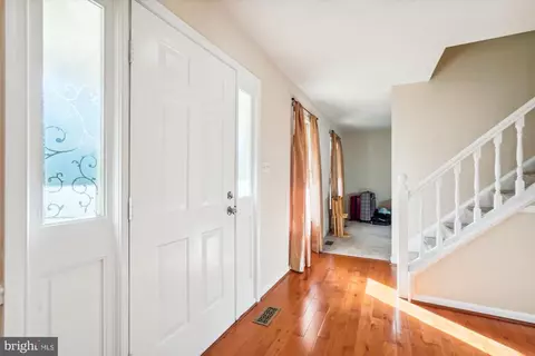2 Barnswallow Ct, Sterling, VA 20164 photo 4