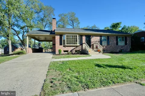 135 Prospect Dr SW, Leesburg, VA 20175