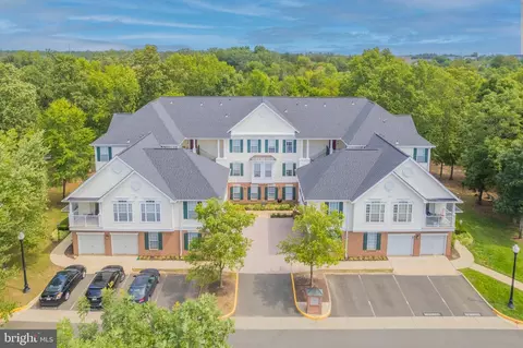 25200 Lake Shore Sq #103, Chantilly, VA 20152