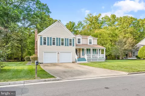 28 Lipscomb Ct, Sterling, VA 20165