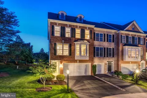 43640 Lees Mill Sq, Leesburg, VA 20176