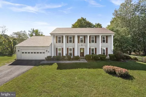 6 Coleman Ln, Sterling, VA 20165