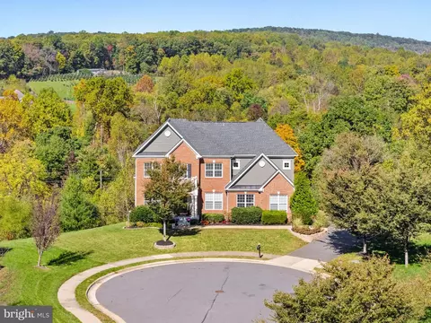 20999 Honeycreeper Pl, Leesburg, VA 20175