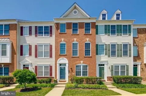 25313 Crossfield Dr, Chantilly, VA 20152