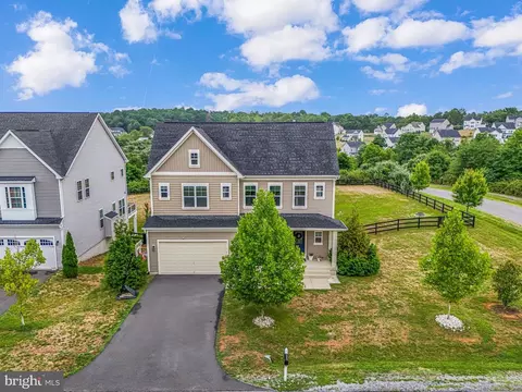 18152 Ridgewood Pl, Round Hill, VA 20141