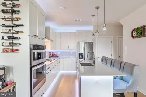 Kitchen - 43554 Centergate Dr, Ashburn, VA 20148 photo 2 of 3