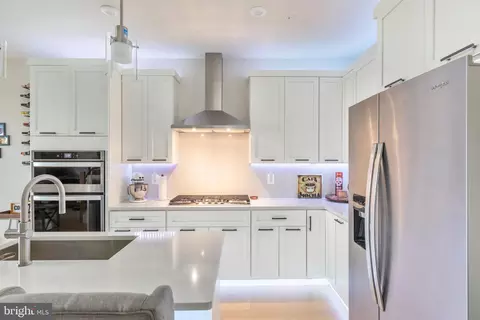 Kitchen - 43554 Centergate Dr, Ashburn, VA 20148 photo 3 of 3