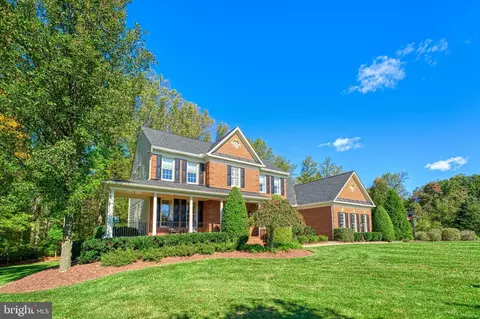 16876 Golden Leaf Ct, Hamilton, VA 20158