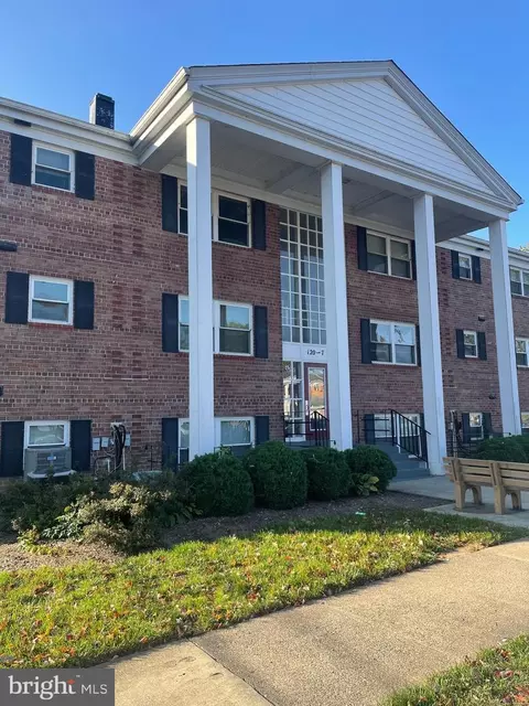 120 7 Washington St NE #8, Leesburg, VA 20176