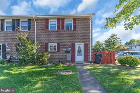 614 S Concord Ct, Sterling, VA 20164