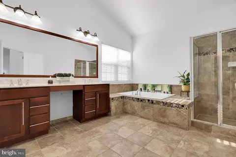 Bath - 43321 Barnstead Dr, Ashburn, VA 20148 photo 2 of 5