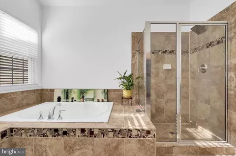 Bath - 43321 Barnstead Dr, Ashburn, VA 20148 photo 4 of 5
