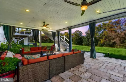 Exterior - 43321 Barnstead Dr, Ashburn, VA 20148 photo 6 of 28