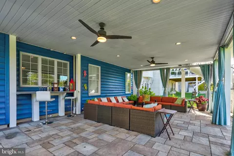 Exterior - 43321 Barnstead Dr, Ashburn, VA 20148 photo 16 of 28