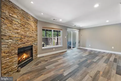 Living - 20399 Volley Ter, Ashburn, VA 20147 photo 1 of 8