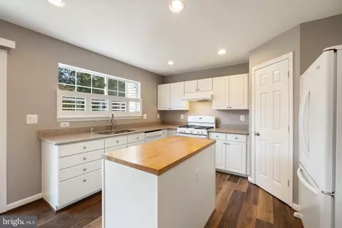 Kitchen - 20399 Volley Ter, Ashburn, VA 20147 photo 1 of 5