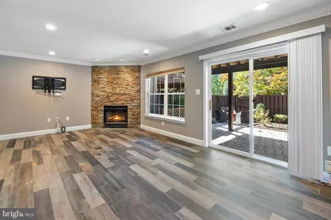 Living - 20399 Volley Ter, Ashburn, VA 20147 photo 2 of 8