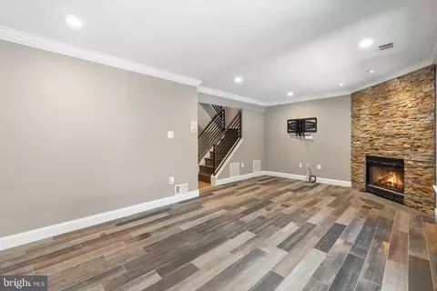 Living - 20399 Volley Ter, Ashburn, VA 20147 photo 3 of 8