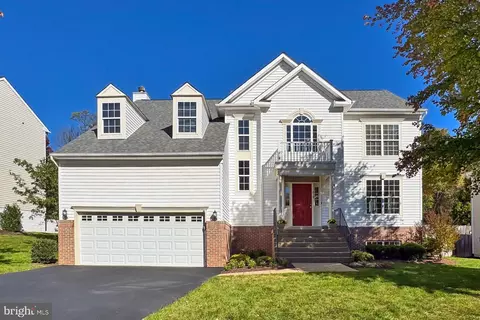 818 Santmyer Dr SE, Leesburg, VA 20175
