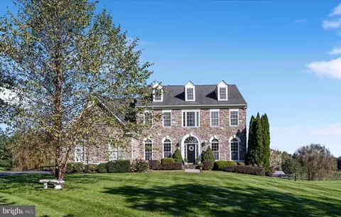 38590 Bettis Dr, Hamilton, VA 20158