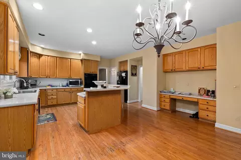 Kitchen - 47341 Middle Bluff Pl, Sterling, VA 20165 photo 4 of 5