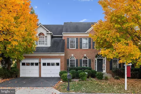 Exterior - 47341 Middle Bluff Pl, Sterling, VA 20165 photo 2 of 9