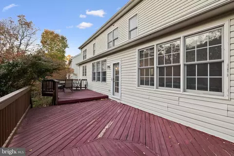Exterior - 47341 Middle Bluff Pl, Sterling, VA 20165 photo 4 of 9