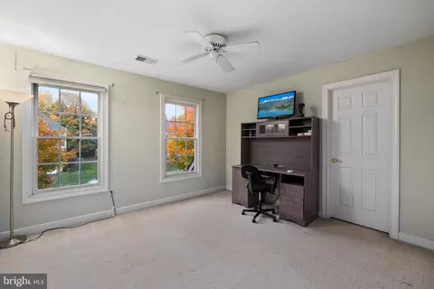 Bedroom - 47341 Middle Bluff Pl, Sterling, VA 20165 photo 5 of 9