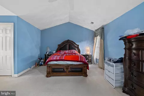 Bedroom - 47341 Middle Bluff Pl, Sterling, VA 20165 photo 7 of 9