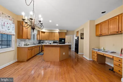 Kitchen - 47341 Middle Bluff Pl, Sterling, VA 20165 photo 3 of 5