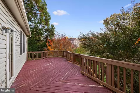 Exterior - 47341 Middle Bluff Pl, Sterling, VA 20165 photo 6 of 9