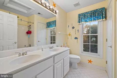Bath - 47341 Middle Bluff Pl, Sterling, VA 20165 photo 1 of 4