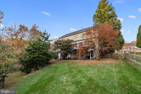 Exterior - 47341 Middle Bluff Pl, Sterling, VA 20165 photo 8 of 9