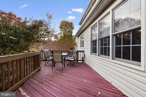 Exterior - 47341 Middle Bluff Pl, Sterling, VA 20165 photo 5 of 9