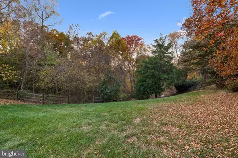 Exterior - 47341 Middle Bluff Pl, Sterling, VA 20165 photo 7 of 9