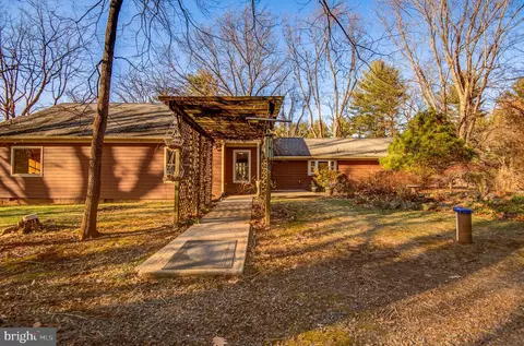 18237 Canby Rd, Leesburg, VA 20175